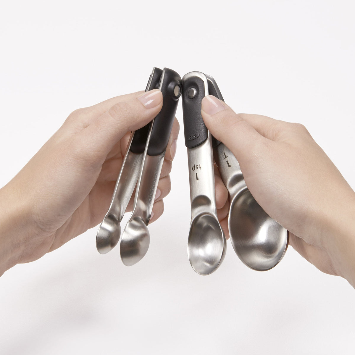 stainless-steel-measuring-spoons-q5 11132100_4_oxogoodgrips_stainlesssteelmeasuringspoons.jpg