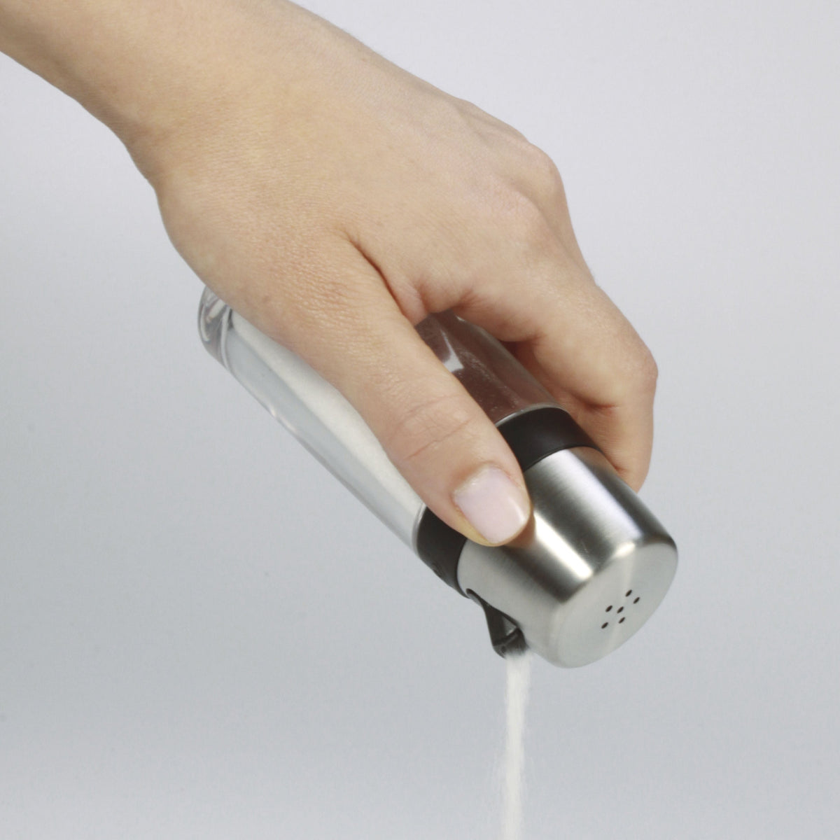 simple-salt-shaker-e7 1241980_salt_shaker_3.jpg