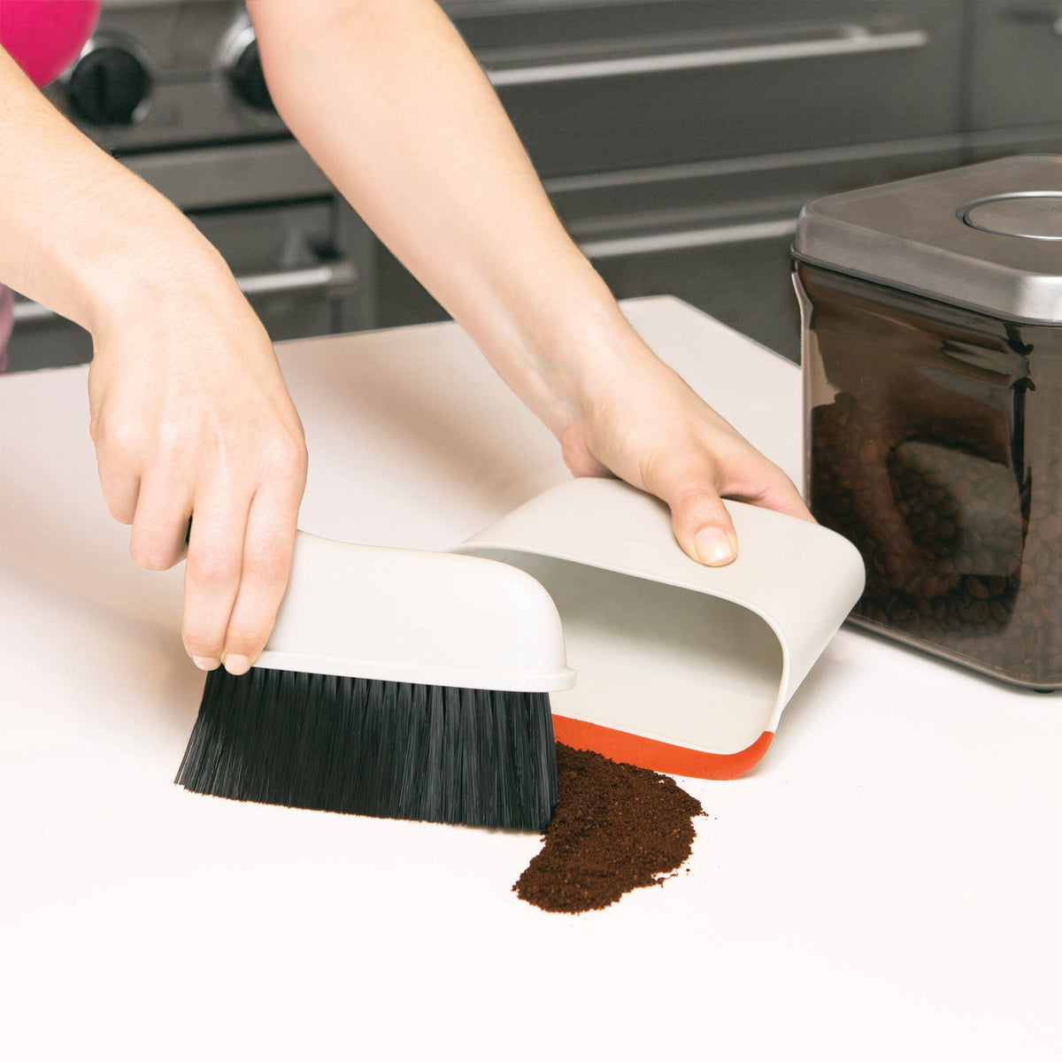 compact-dustpan-and-brush-set-p5 1334280_8_compact_dustpan_brush_set.jpg
