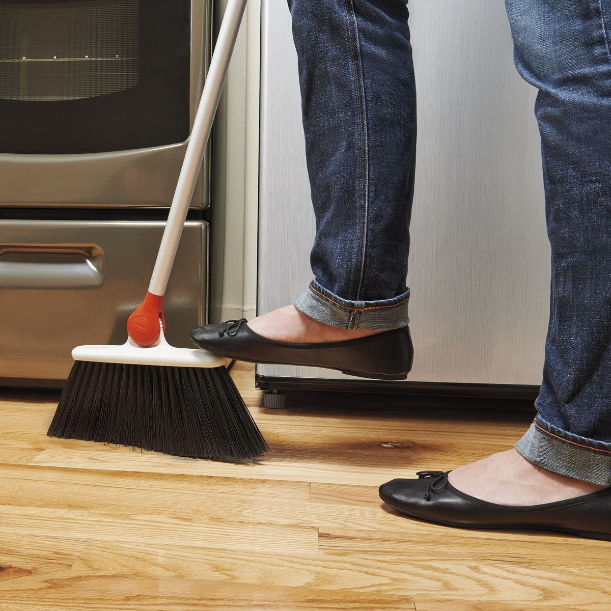 any-angle-broom-n5 1336580_6_any-angle_broom.jpg