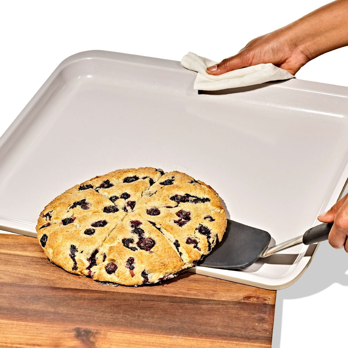 non-stick-pro-ceramic-coated-metal-bakeware-cookie-sheet-biscuit-e7 24123db9-ee95-4e4b-8882-81e452abcd2a.jpeg