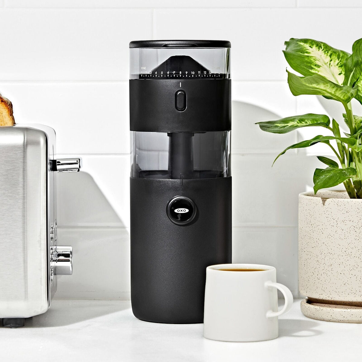 compact-conical-burr-coffee-grinder-o5 brew_8720800_compactgrinder_pdp_07.jpg