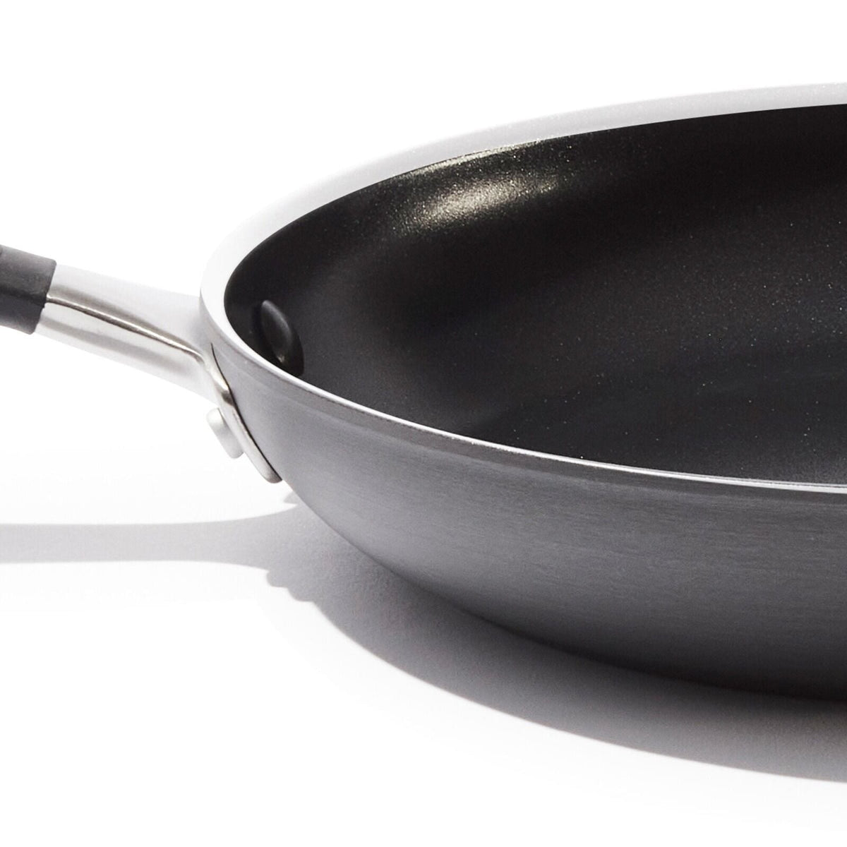 non-stick-pro-every-day-3-piece-frying-pan-set-u4 cc010474-001-oxo-non-stick-everyday-8-10-12-3-piece-open-frypan-set_pdp_07.jpg