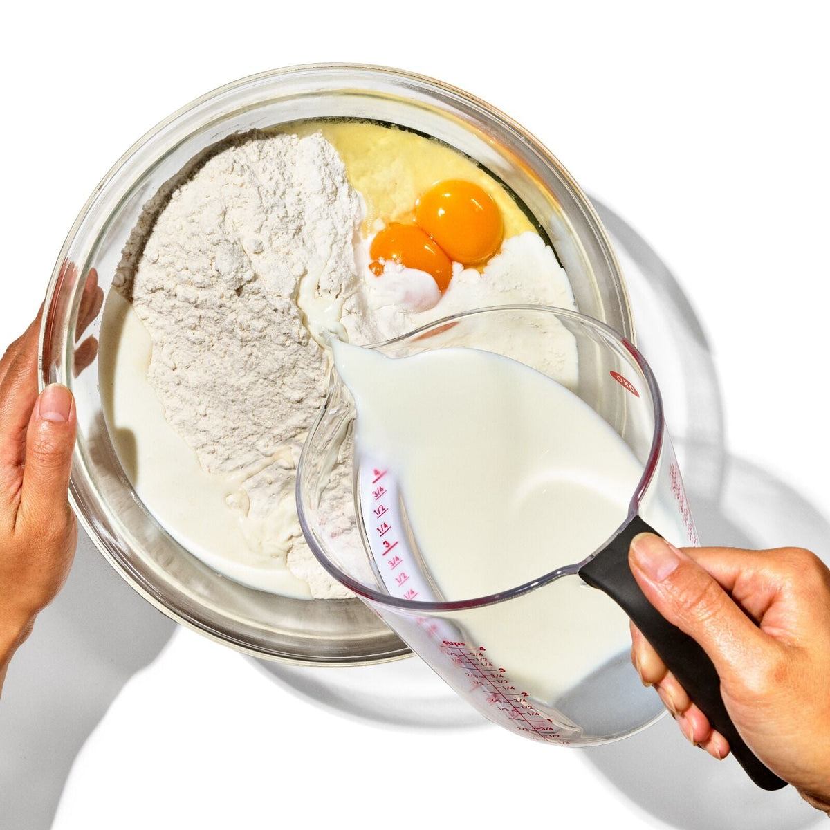 4-cup-angled-measuring-cup-v8 gg_1050030v6_4cupangledmeasuringcup_pdp_04.jpg