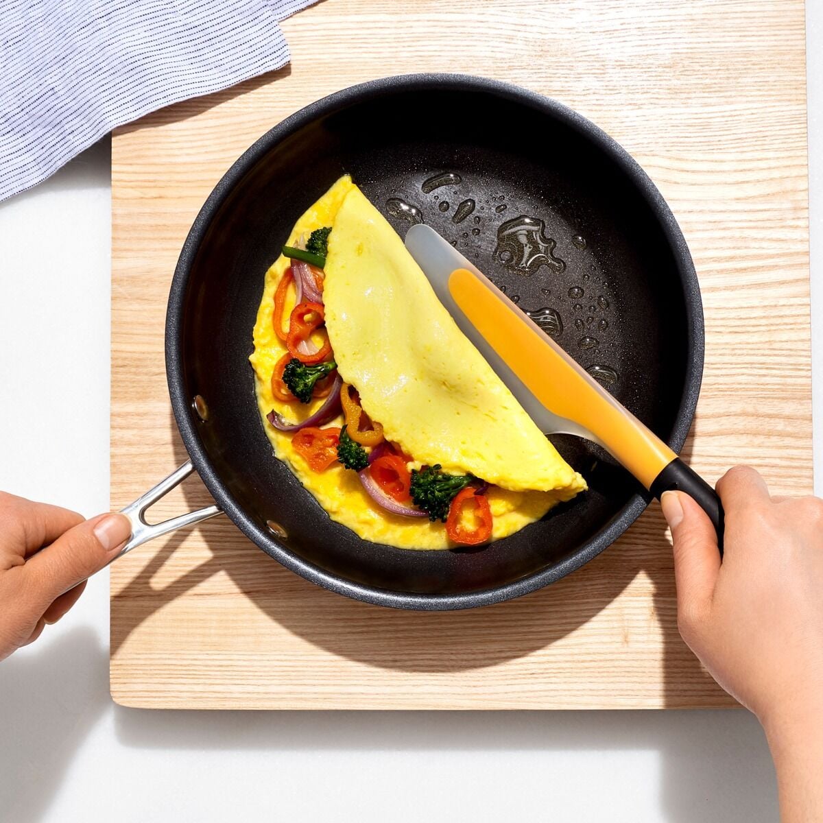small-flip-and-fold-omelet-turner-y1 gg_11140800_4.jpg