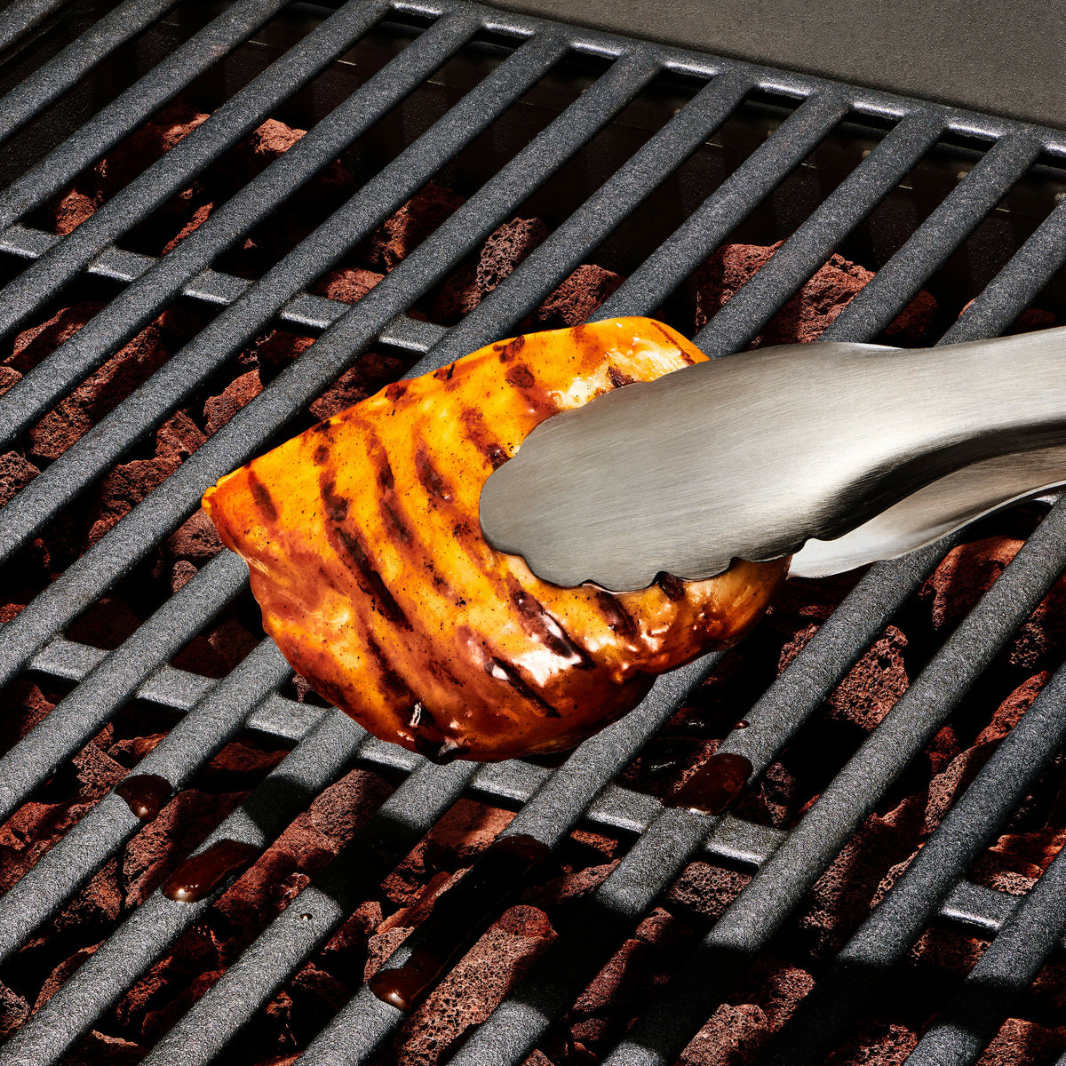 grilling-tongs-with-built-in-bottle-opener-g8 gg_11309000_052020_16_rgb_1_.jpg