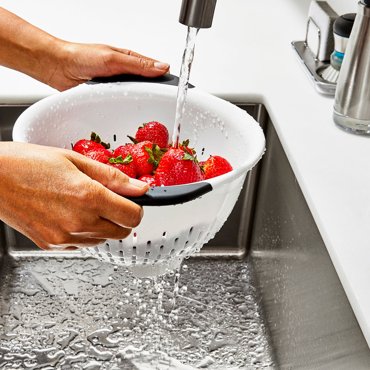 plastic-colander-p0 gg_11331000_plasticcolander3qt_pdp_05.jpg