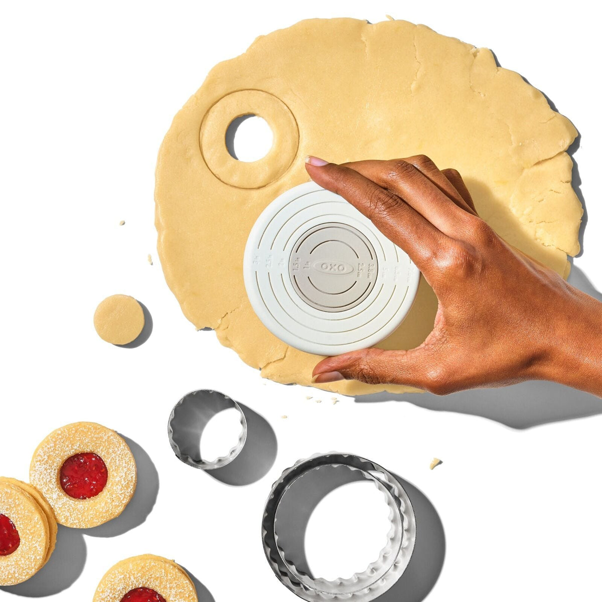 double-sided-cookie-and-biscuit-cutter-d6 gg_11360600_cookiecutterset_pdp_04.jpg