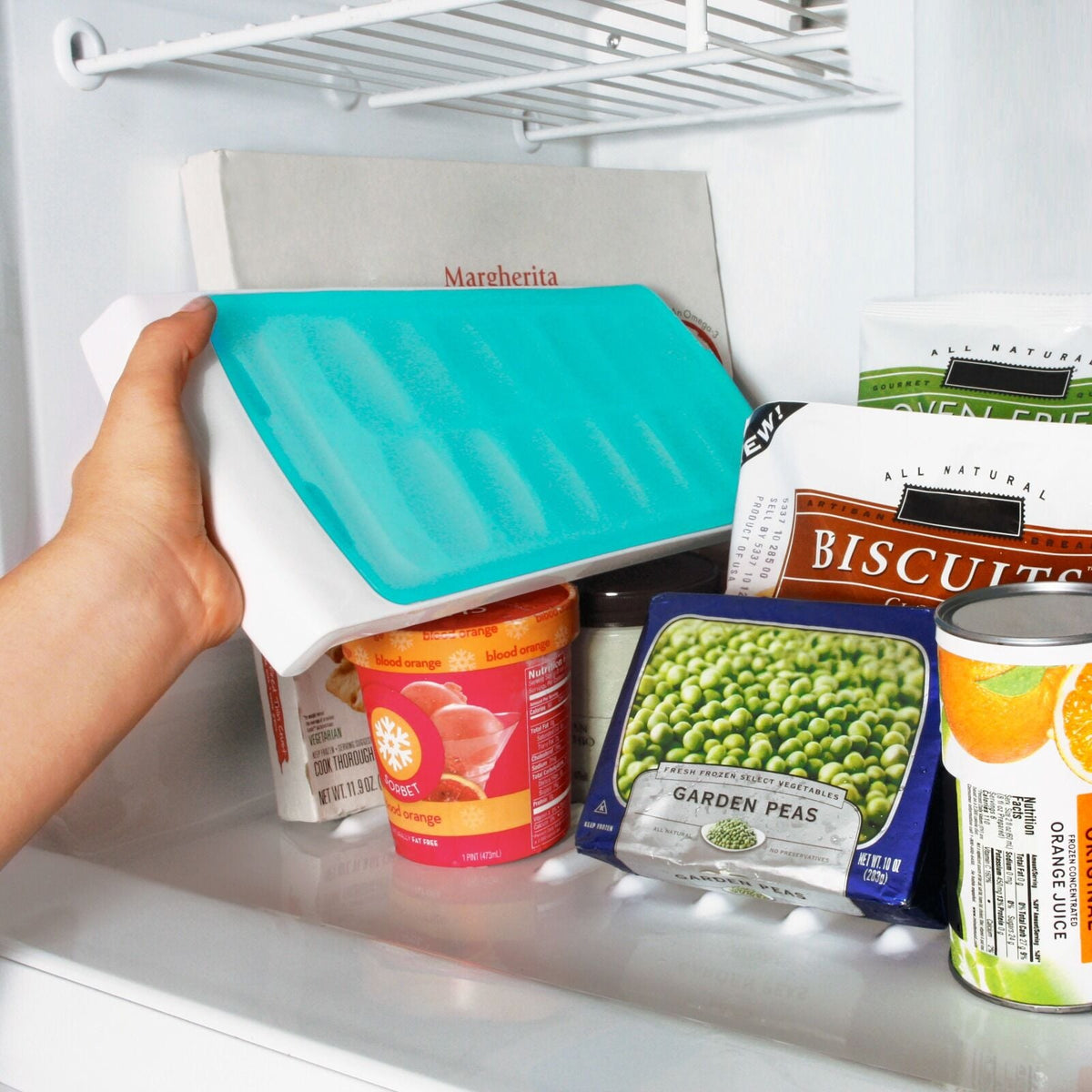 no-spill-ice-cube-tray-2-pack-w2 gg_11362000_02_rgb.jpg