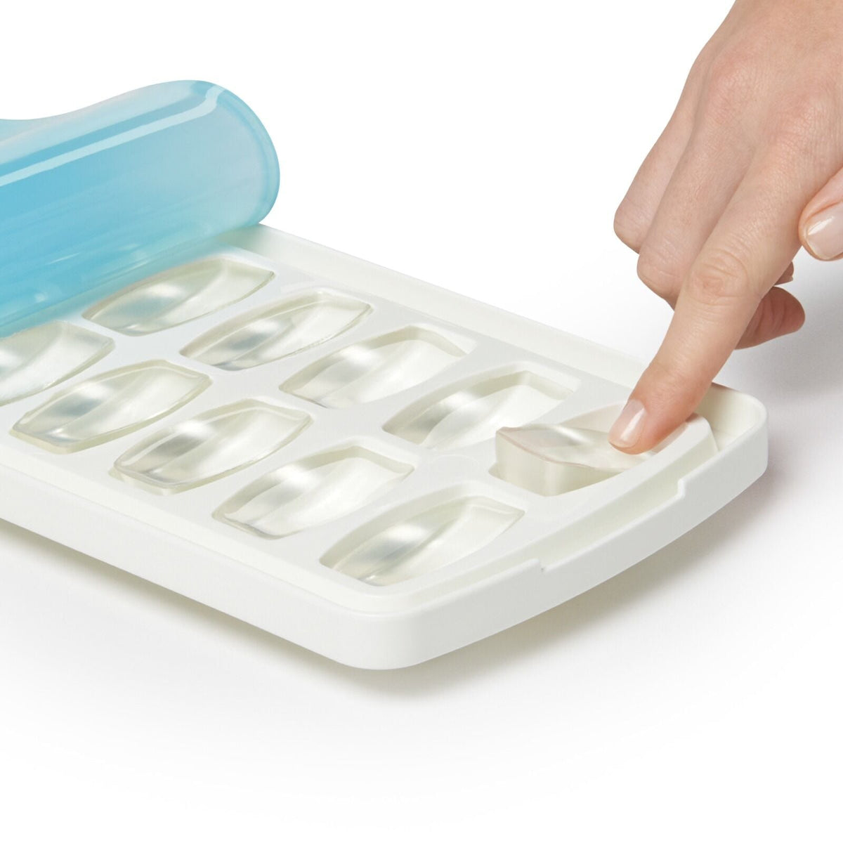 no-spill-ice-cube-tray-2-pack-w2 gg_11362000_nospillicecubetray2pk_pdp_04.jpg