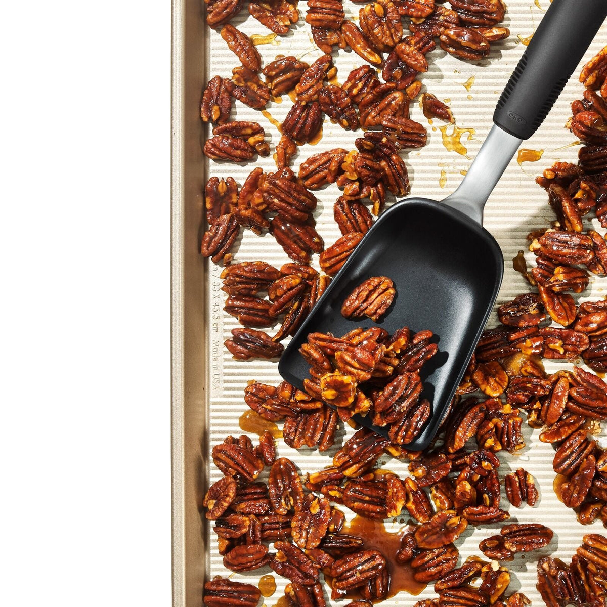 sheet-pan-scoop-r1 gg_11375300_sheetpanscoop_pdp_03.jpg