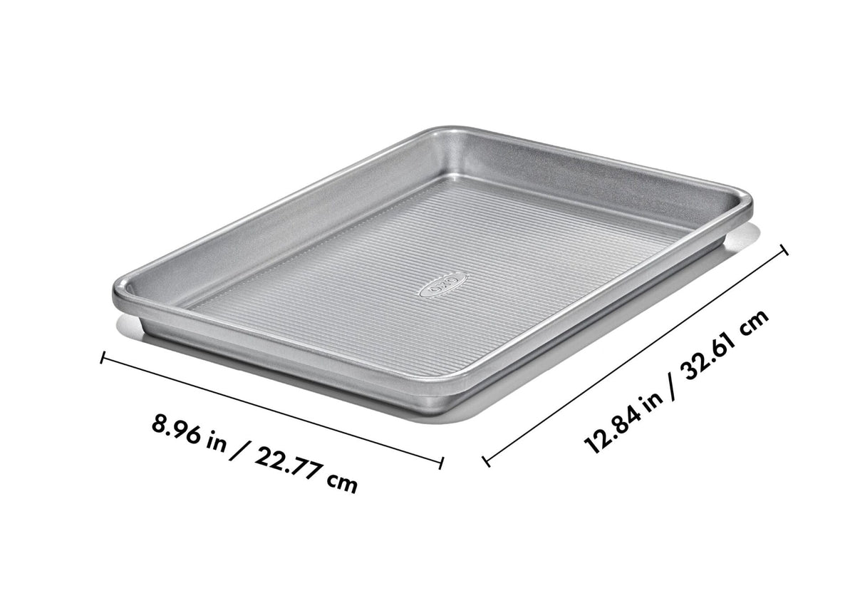 non-stick-pro-clear-coated-quarter-sheet-pan-p9 gg_11434900_quarter-sheet-pan_apdp_01_dim.jpeg