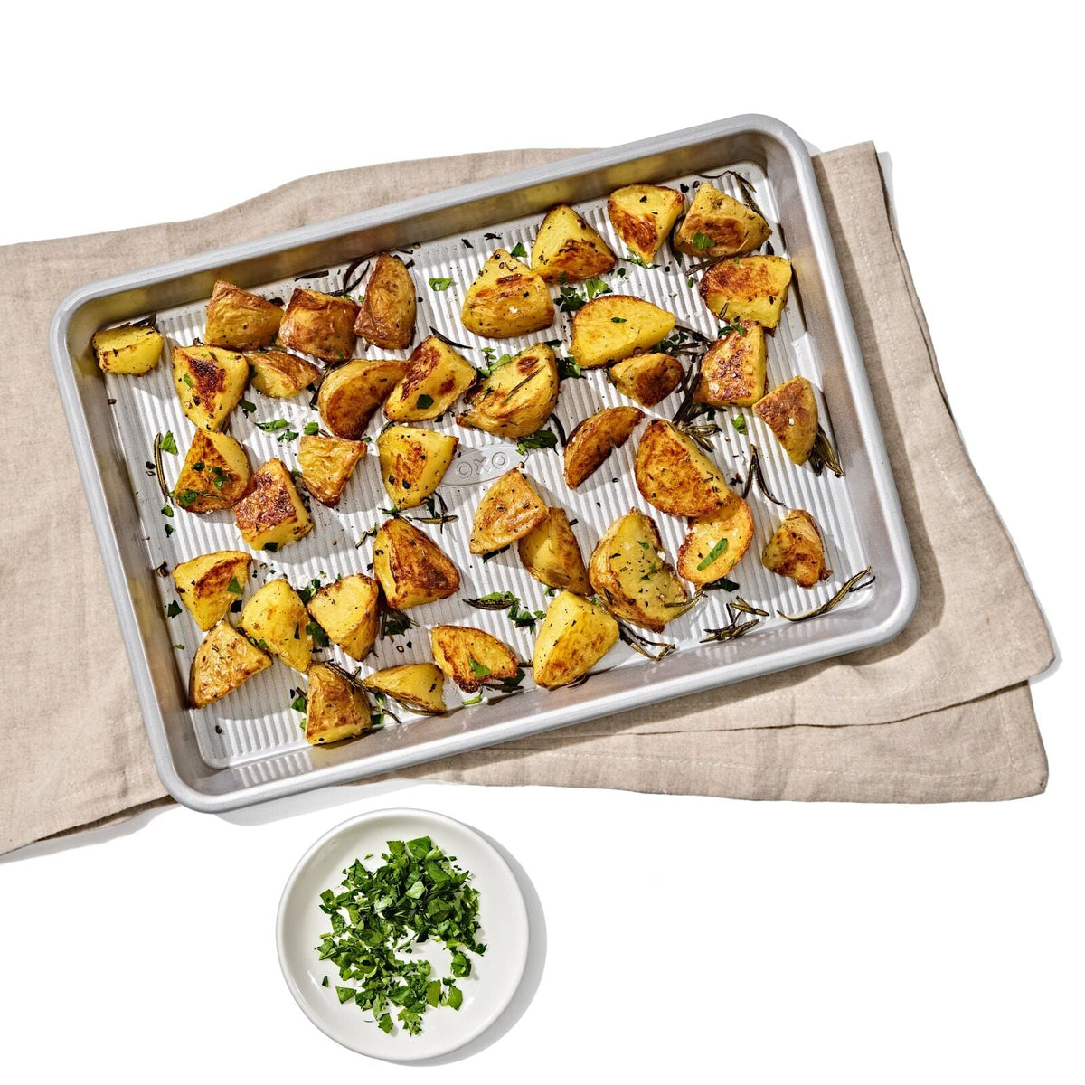 non-stick-pro-clear-coated-quarter-sheet-pan-p9 gg_11434900_quarter-sheet-pan_pdp_01.jpeg