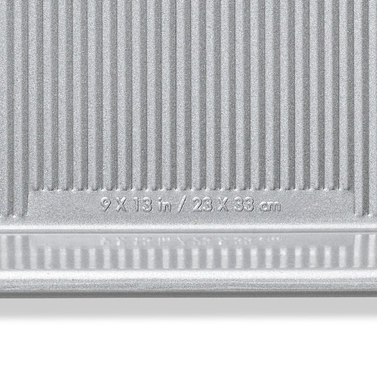non-stick-pro-clear-coated-quarter-sheet-pan-p9 gg_11434900_quarter-sheet-pan_pdp_05.jpeg