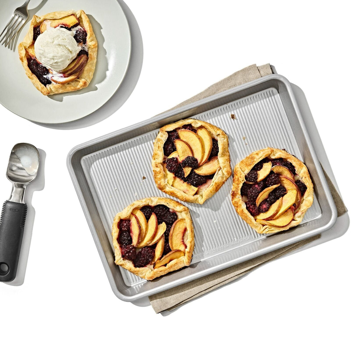non-stick-pro-clear-coated-jelly-roll-pan-h1 gg_11435000_jelly-roll-pan_pdp_03_1_.jpeg