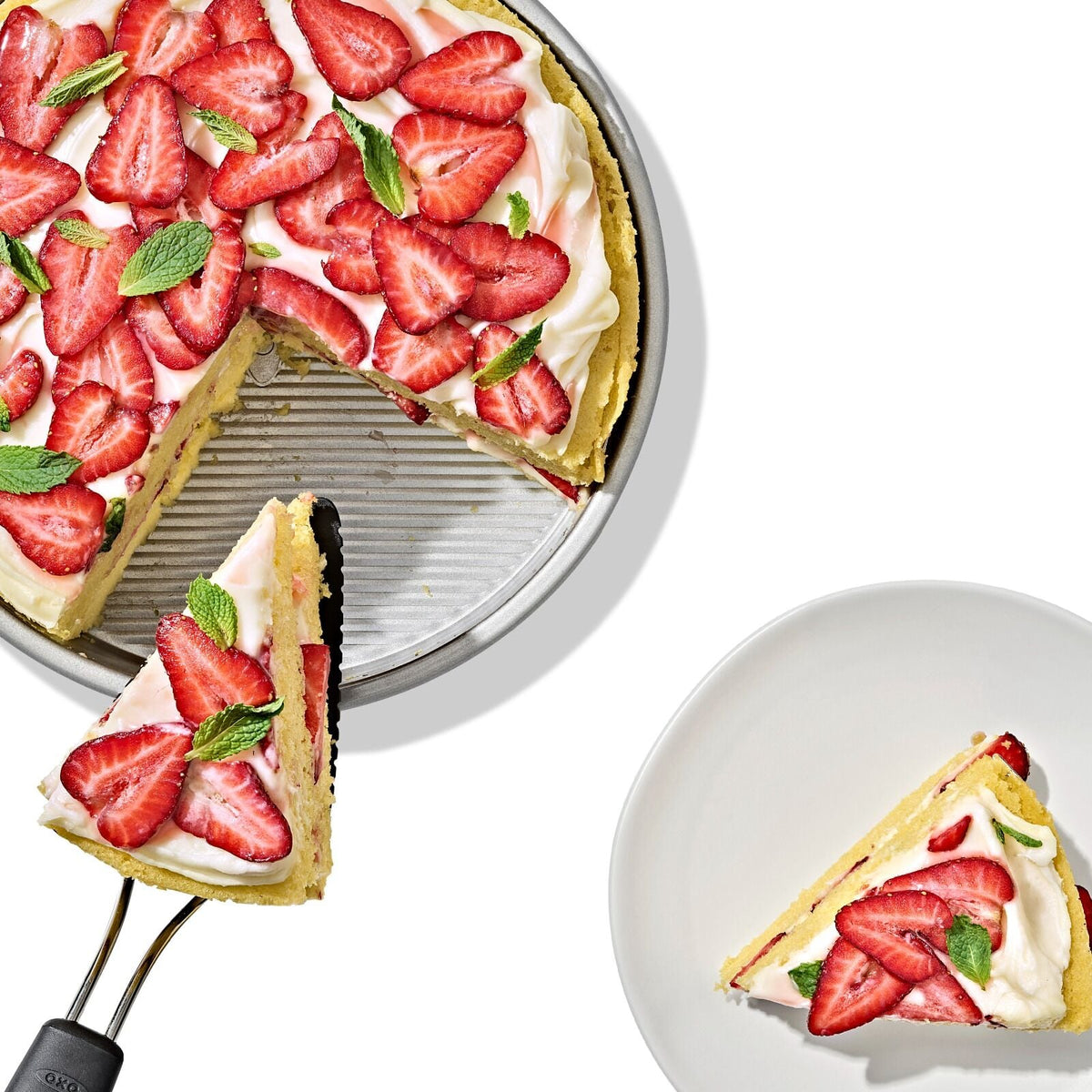 non-stick-pro-clear-coated-9in-round-cake-pan-v1 gg_11435100_9in-round-cake-pan_pdp_02.jpeg