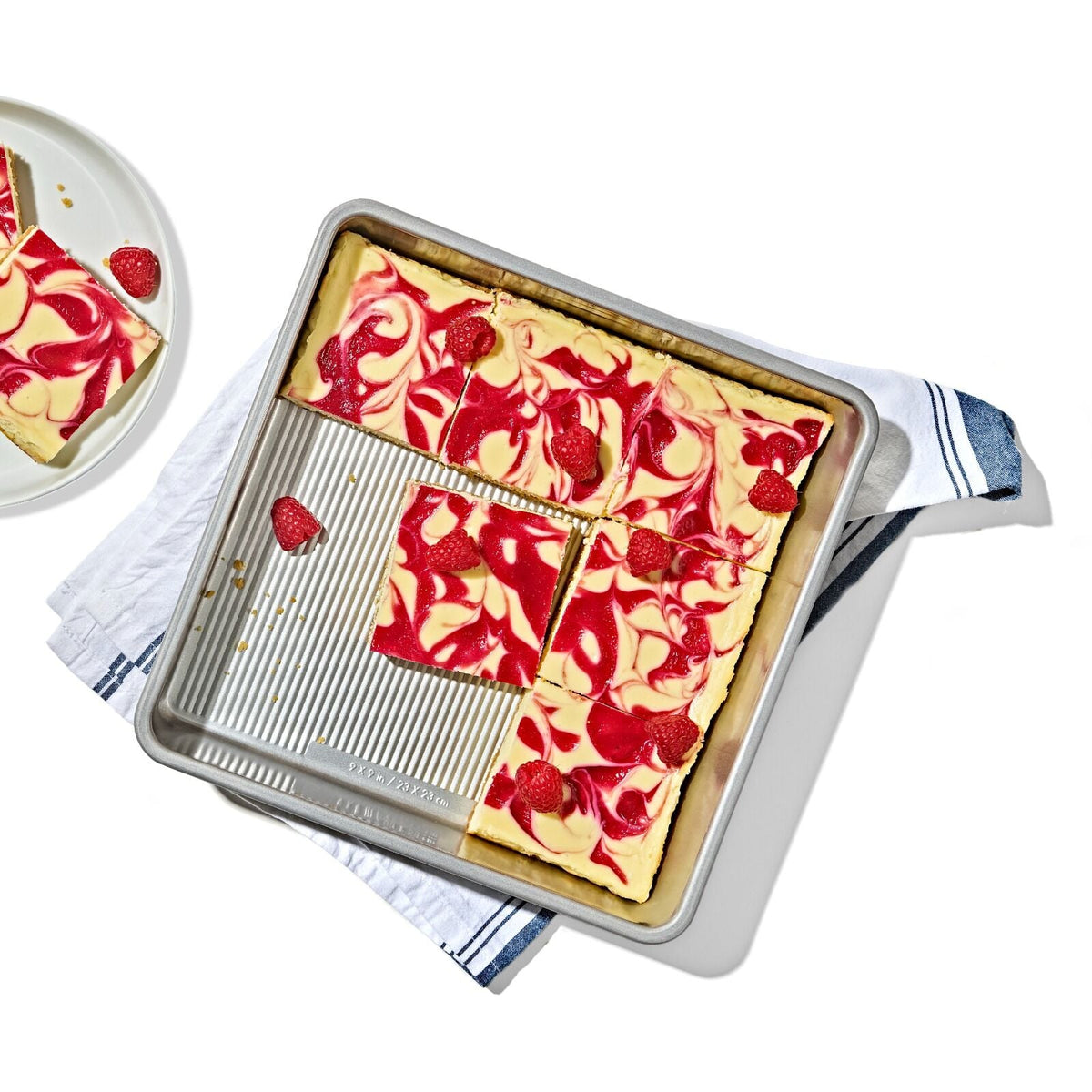 nonstick-pro-clear-coated-9in-square-cake-pan-w5 gg_11435200_9in-square-cake-pan_pdp_01.jpeg
