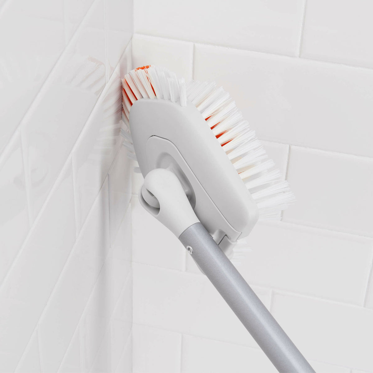 extendable-tub-and-tile-brush-z8 gg_12166000_7_1_.jpg