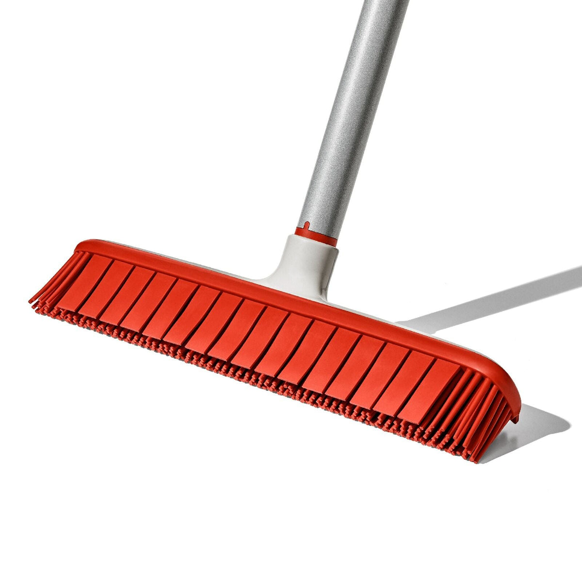 oxo-good-grips-fur-broom-j7 gg_12423000_fur-broom-compact_pdp_04.jpeg