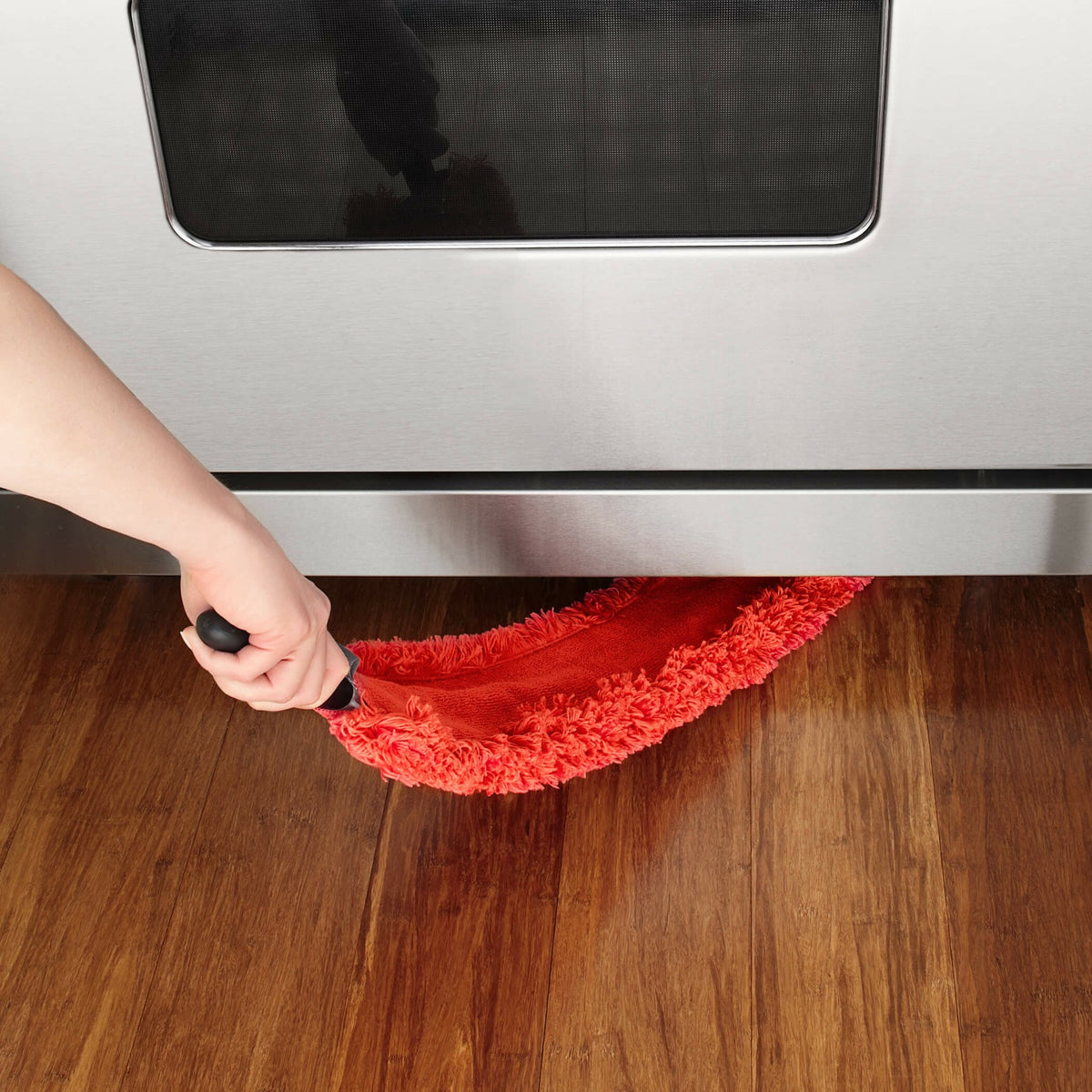 microfiber-under-appliance-duster-b1 gg_1245400_4b_1_.jpg