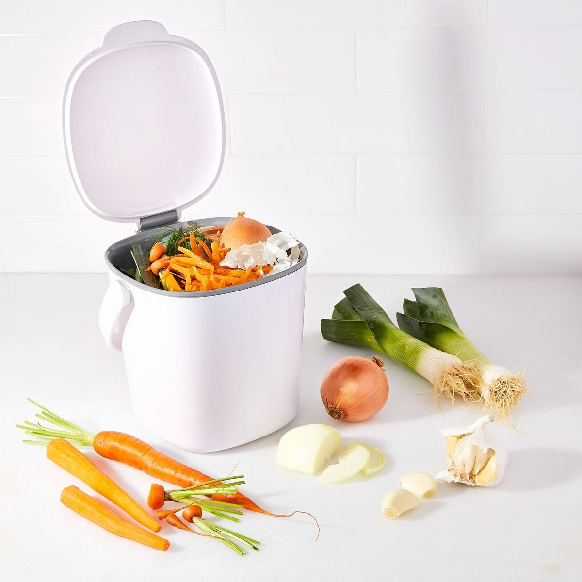 easy-clean-compost-bin-0-75-gal-d5 gg_13295800_9b_3.jpg