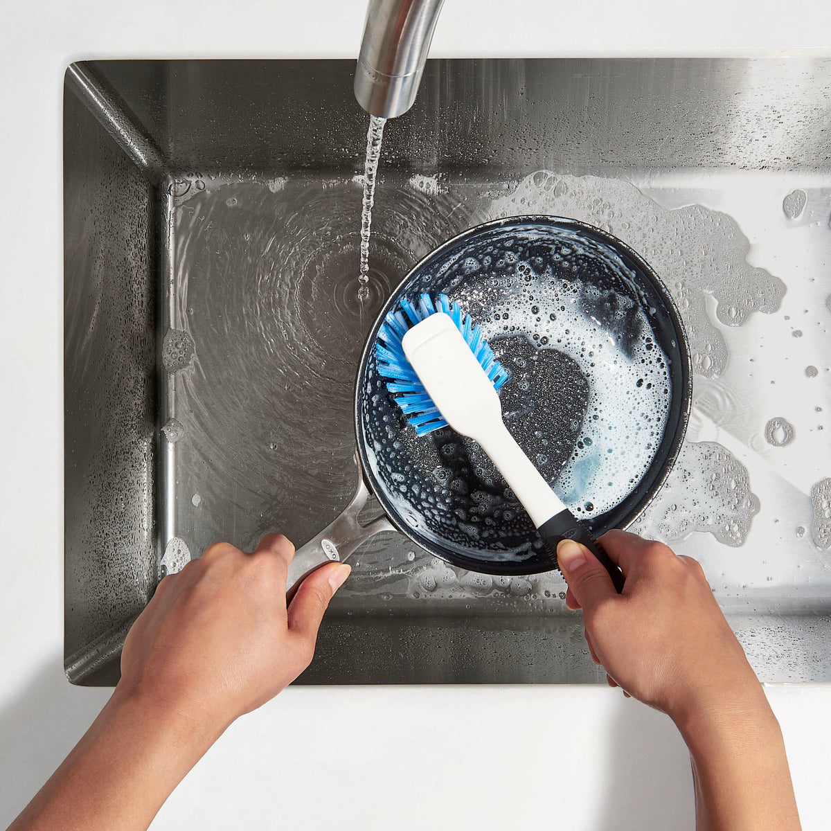 dish-brush-with-scraper-b6 gg_21691_4_1_.jpg