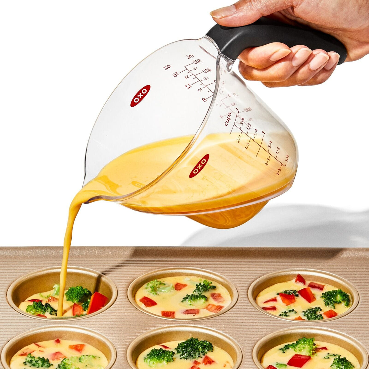 2-cup-angled-measuring-cup-w7 gg_70981v6_2cupangledmeasuringcup_pdp_05.jpg