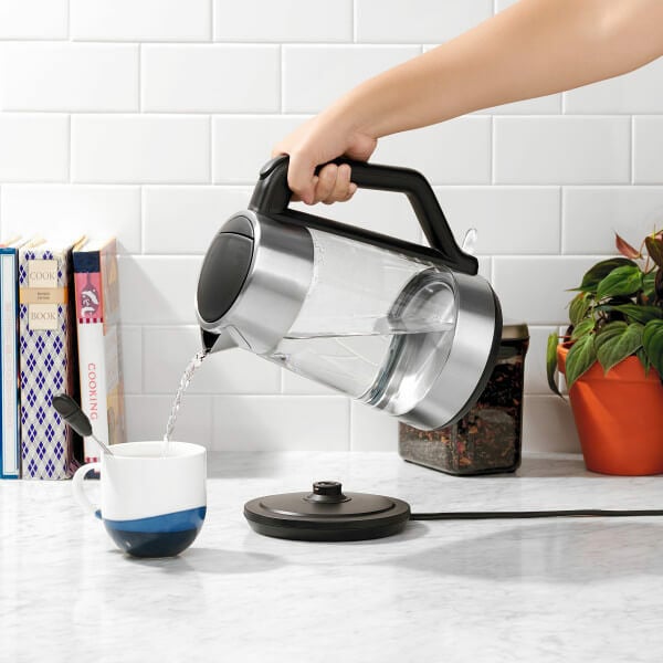 cordless-glass-electric-kettle-k4 lifestyle1.jpg