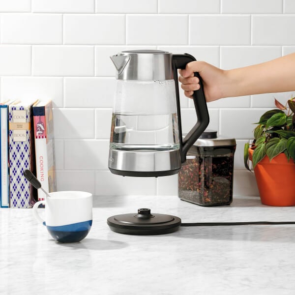 cordless-glass-electric-kettle-k4 lifestyle2.jpg