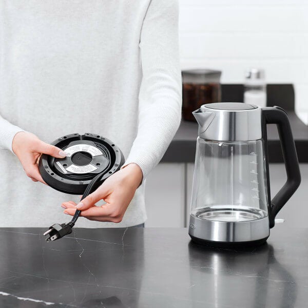 cordless-glass-electric-kettle-k4 lifestyle3.jpg