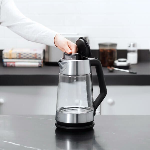 cordless-glass-electric-kettle-k4 lifestyle5.jpg