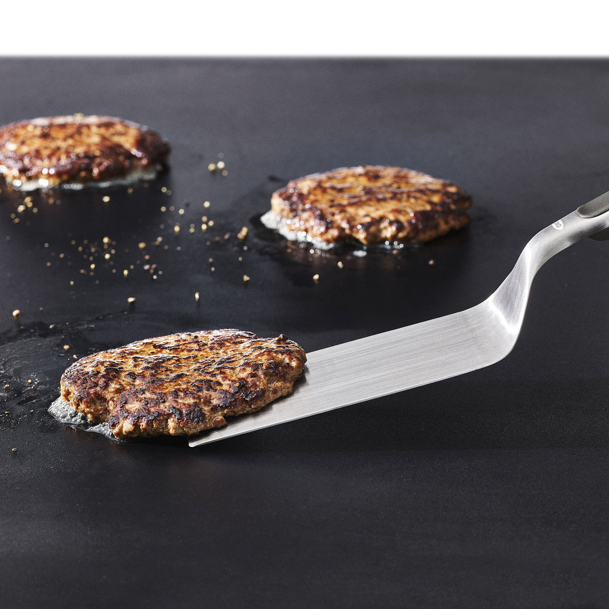 oxo-outdoor-griddle-turner-g2 od_9108400_071921_34_rgb.jpg