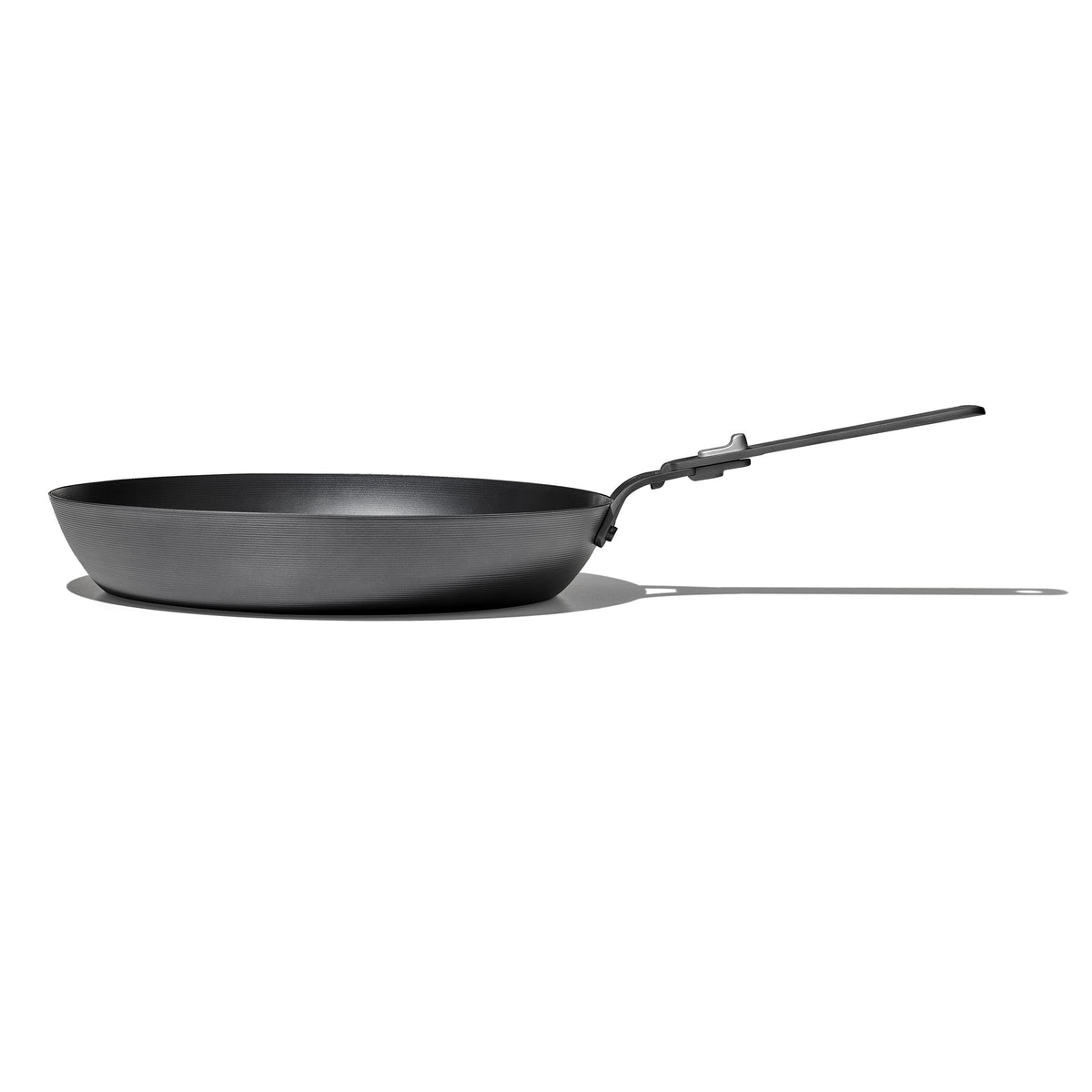 outdoor-12-inch-carbon-steel-pan-with-removable-handle-l6 od__2059650001_12incarbonsteelpan_63_rgb.jpg