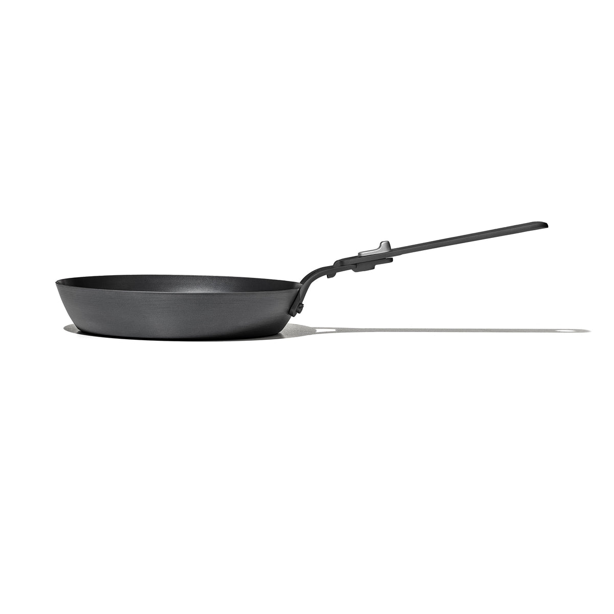 carbon-steel-with-removable-handle-8in-pan-f0 od__2059660001__8incarbonsteelpan_77_rgb.jpg