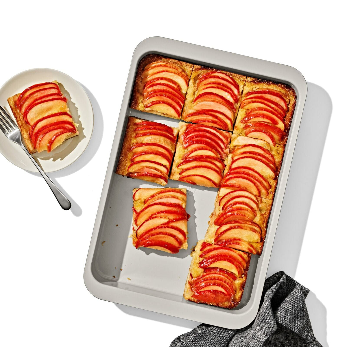 non-stick-pro-ceramic-coated-metal-bakeware-9-x-13-cake-pan-r5 oxo_9x13-cake-pan_pdp_01_1.jpg