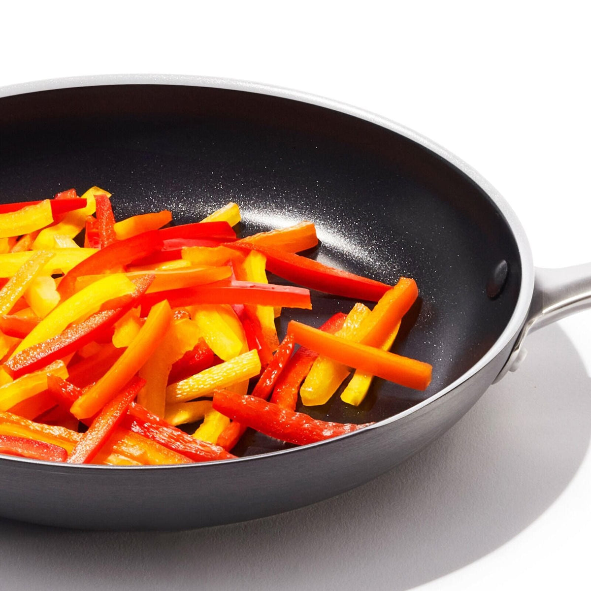 non-stick-pro-every-day-10-inch-fry-pan-k1 oxo_cc010469-001_nonstick-everyday-10in-fry-pan_pdp_03.jpg