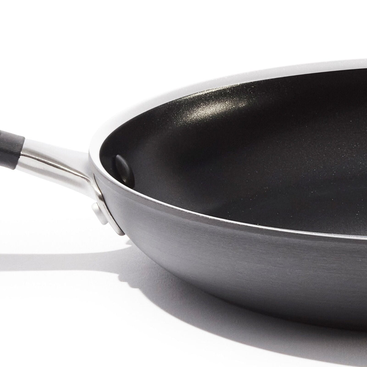 non-stick-pro-every-day-10-inch-fry-pan-k1 oxo_cc010469-001_nonstick-everyday-10in-fry-pan_pdp_06_1_.jpg