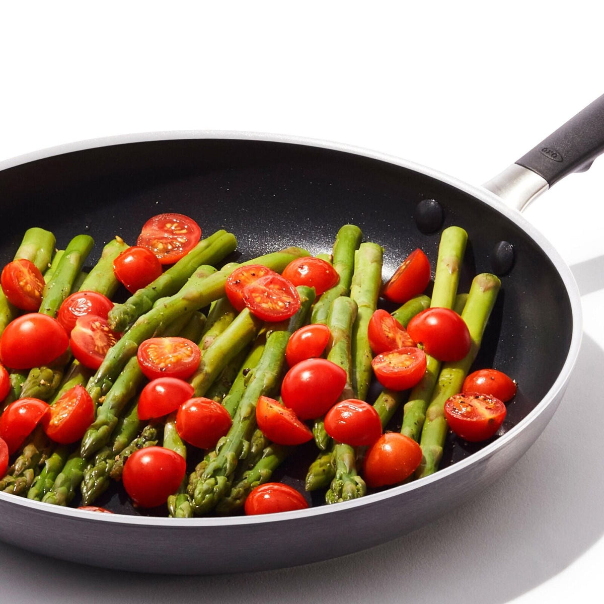 non-stick-pro-every-day-12-inch-frypan-r8 oxo_cc010470-001_nonstick-everyday-12in-fry-pan_pdp_05.jpg