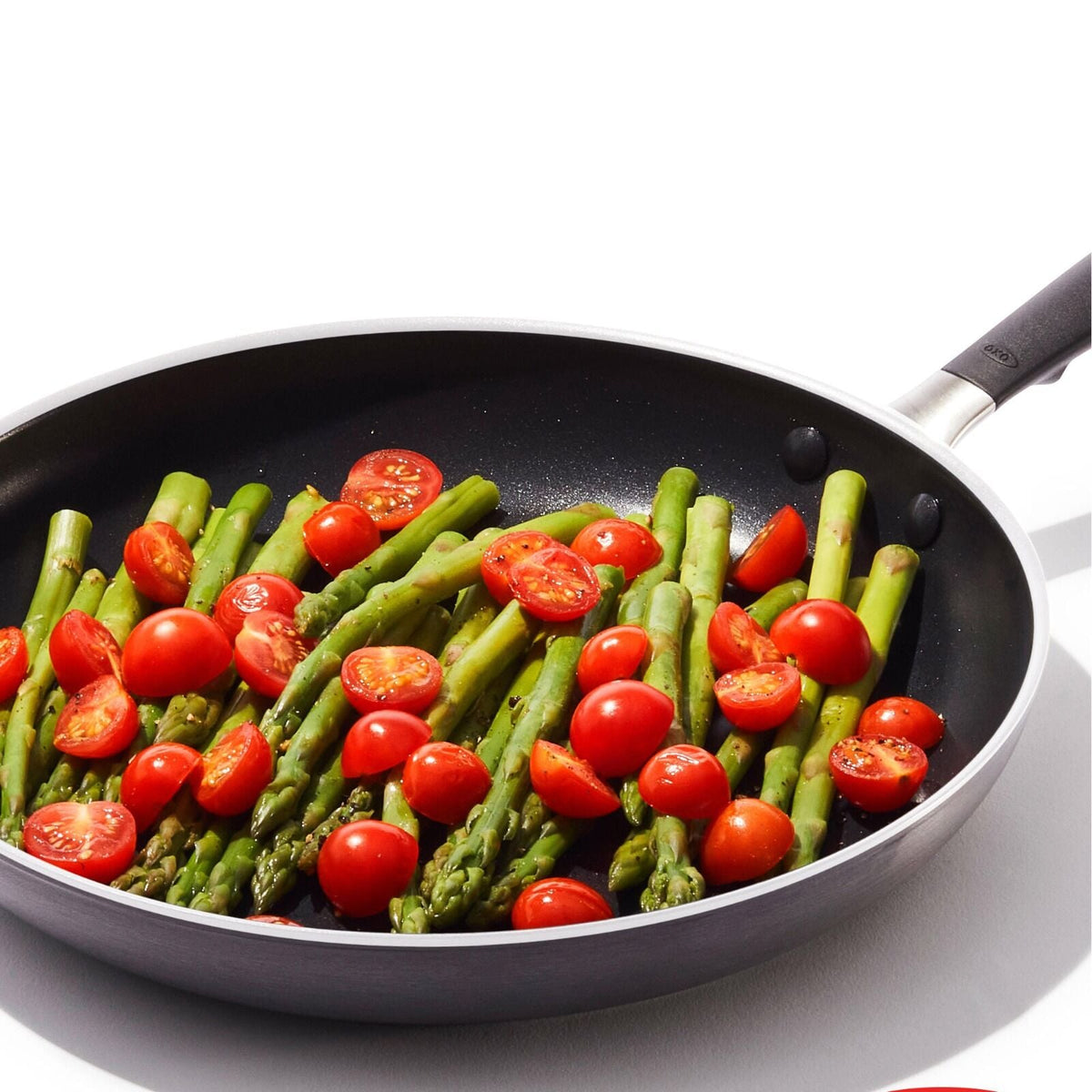 non-stick-pro-every-day-12-inch-frypan-with-lid-v9 oxo_cc010471-001_nonstick-everyday-12in-fry-pan-w-lid_pdp_03.jpg