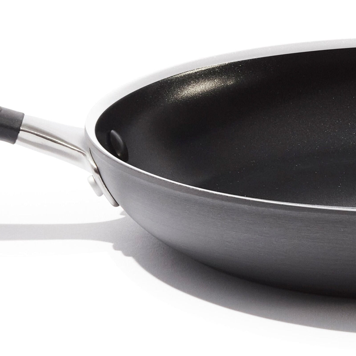 non-stick-pro-every-day-12-inch-frypan-with-lid-v9 oxo_cc010471-001_nonstick-everyday-12in-fry-pan-w-lid_pdp_06.jpg