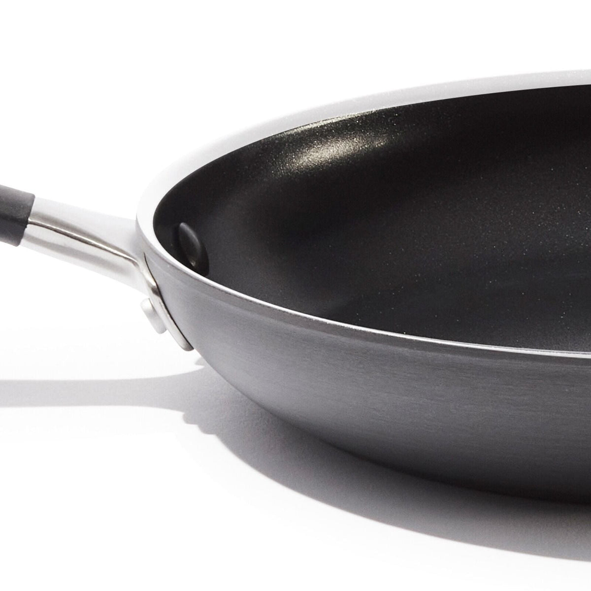 non-stick-pro-every-day-2-piece-frypan-set-h8 oxo_cc010473-001_nonstick-everyday-2pc-fry-pan-set_pdp_07.jpg