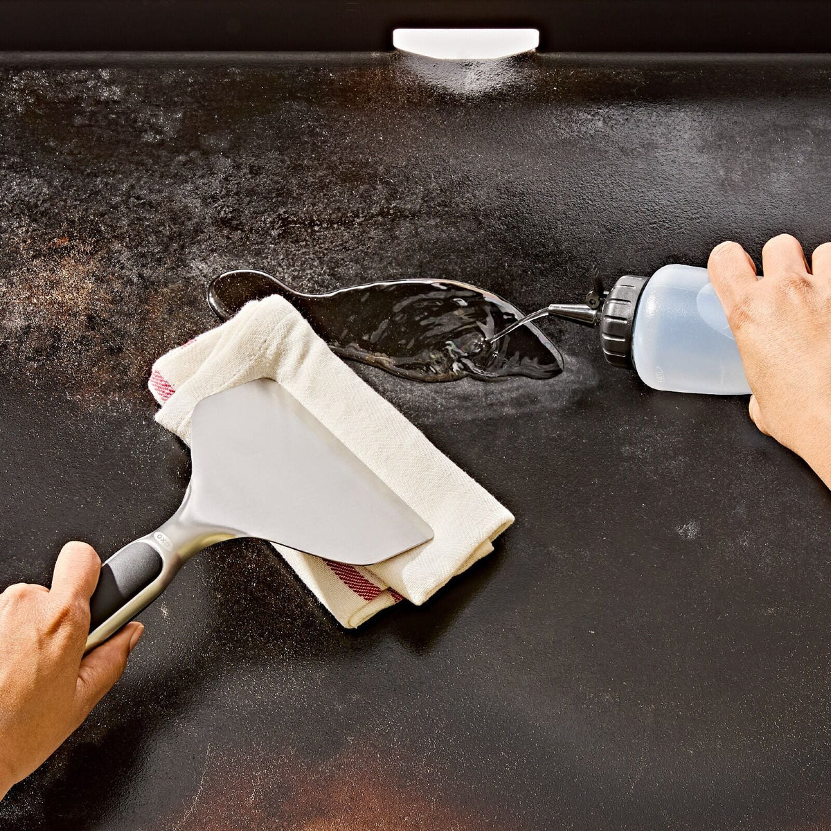 griddle-scraper-d5 oxo_griddle-scraper_pdp_01.jpeg