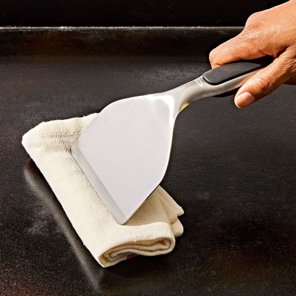griddle-scraper-d5 oxo_griddle-scraper_pdp_04.jpeg