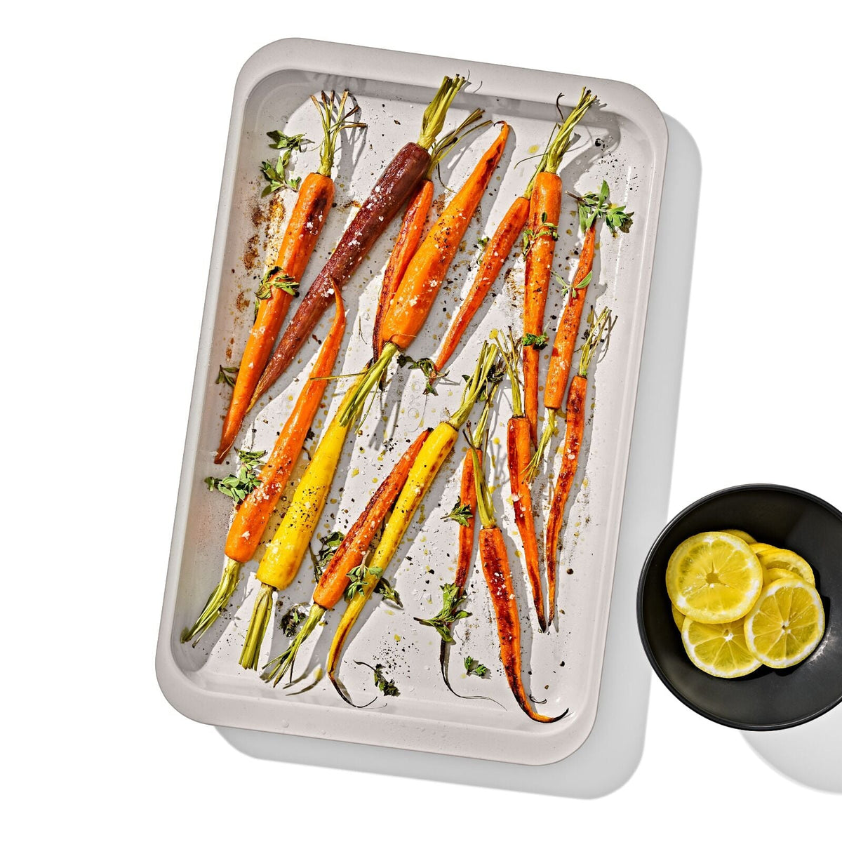 non-stick-pro-ceramic-coated-metal-bakeware-half-sheet-pan-m0 oxo_half-sheet-pan_pdp_01_1.jpg