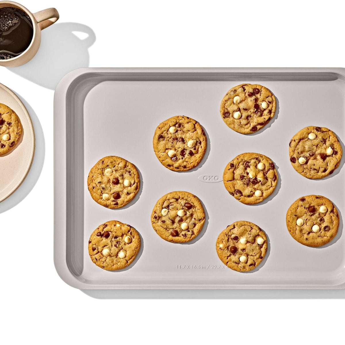 non-stick-pro-ceramic-coated-metal-bakeware-half-sheet-pan-m0 oxo_half-sheet-pan_pdp_03_1.jpg