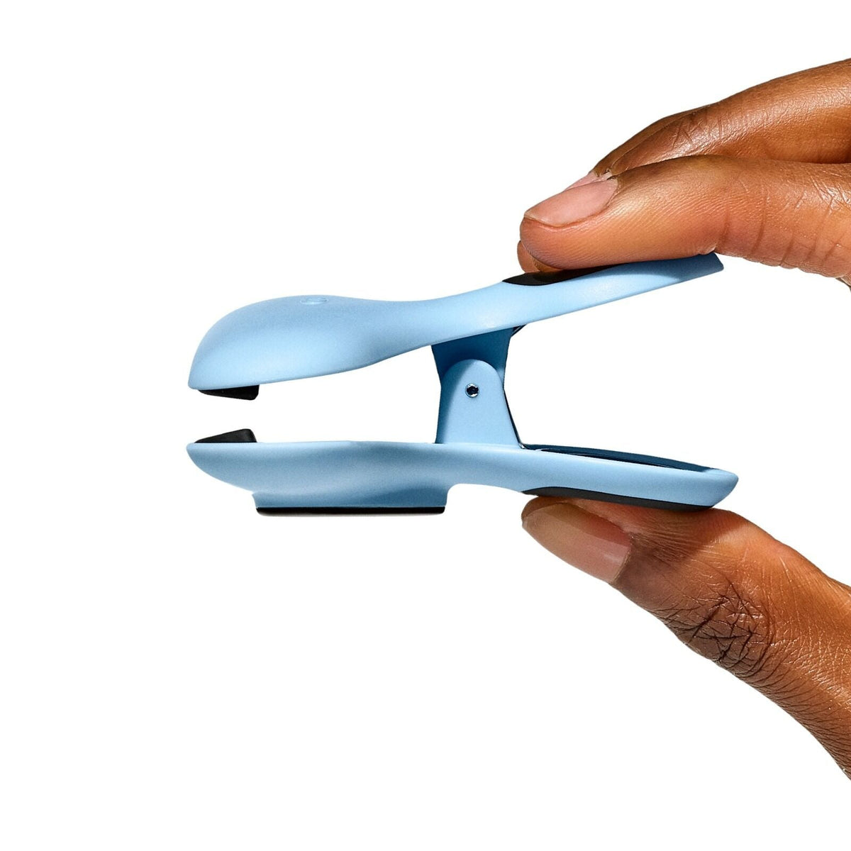 magnetic-heavy-duty-clips-4-piece-o4 oxo_heavy-duty_clips-13362600_013.jpg