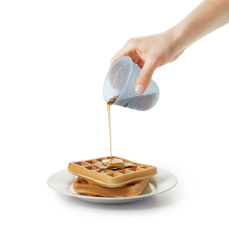 mini-squeeze-and-pour-silicone-measuring-cup-w1 t_63__1.jpg