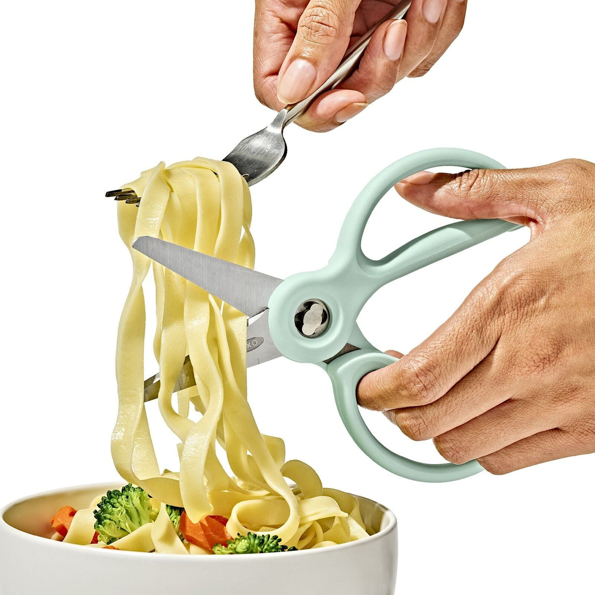 on-the-go-food-scissors-with-case-p1 tot_61176600_baby-food-scissors-opal_pdp_01.jpeg
